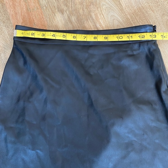 Vegan leather skirt - Picture 3 of 4